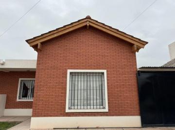 Casa · 90m² · 3 Ambientes · 1 Cochera · Casa en Alquiler Drumond Lujan de Cuyo