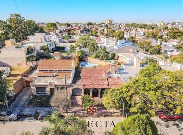 Casa · 119m² · 3 Ambientes · 2 Cocheras · Casa en Venta – Barrio San Martín - Apto Credito