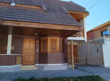 Casa · 100m² · 4 Ambientes · 2 Cocheras · Dúplex 3 Dorm. Excelente Ubicacion