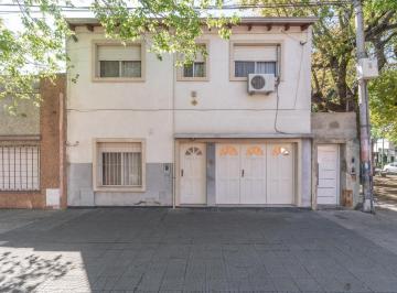 Casa · 131m² · 4 Ambientes · 1 Cochera · Venta/permuta - Casa de 3 Dorm. con Cochera y Jardin. Echesortu, Rosario.