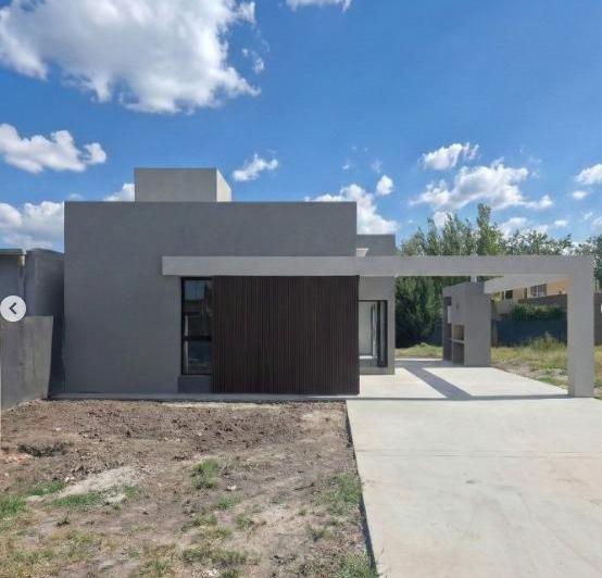 Casa · 60m² · 3 Ambientes · 2 Cocheras