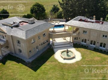 Casa · 1050m² · 14 Ambientes · 2 Cocheras · Venta - Lujos Casa en Haras del Sur de 1100 m² Sobre 8000 m² de Lote - Renta