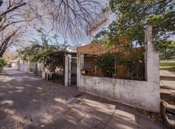 Casa · 55m² · 3 Ambientes · 1 Cochera · Casa Todo en Pb de 3 Ambientes con Patio, Terraza y Cochera. Lote 8,90x23
