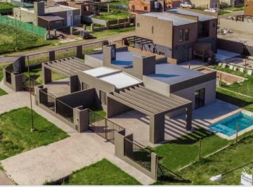 Casa · 115m² · 5 Ambientes · 2 Cocheras · Casa a Estrenar Desarrollada en Planta Baja