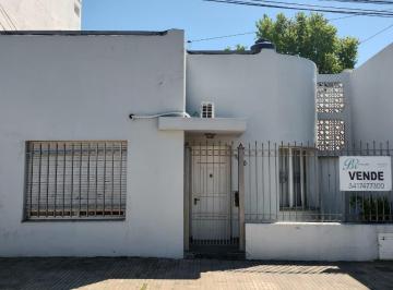 Casa · 90m² · 4 Ambientes · Casa de 3 Dorm. con Jardin.
