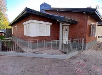 Casa de 7 ambientes, Godoy Cruz · Forza Alquila - Casa Reciclada en Godoy Cruz, Tres Hab, Patio.