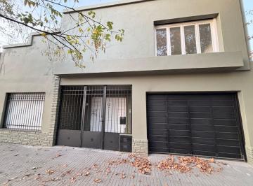 Casa · 210m² · 8 Ambientes · 1 Cochera · Casa en Zona Norte