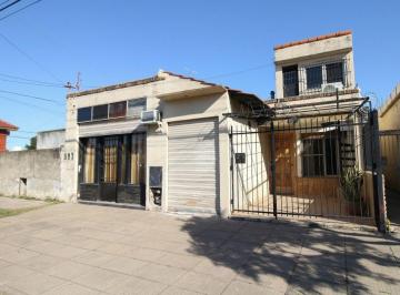 Casa · 90m² · 3 Ambientes · Venta Casa 3 Amb con Local Patio Parrilla Merlo