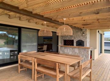 Casa · 650m² · 6 Ambientes · Casa en Venta y Alquiler Temporario en Barrio Golf I, Costa Esmeralda.