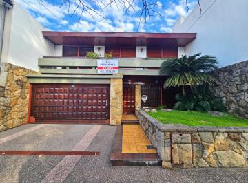 Casa · 250m² · 5 Ambientes · 2 Cocheras · Impactante Chalet en Venta en Villa Sarmiento
