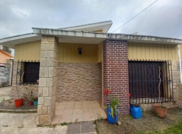 Casa · 236m² · 5 Ambientes · 1 Cochera · Casa 4 Dormi en Venta B° Parque Velez Sarsfield Apto Credit