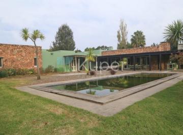 Casa · 452m² · 3 Dormitorios · Chacra en Venta en La Barra, Punta del Este