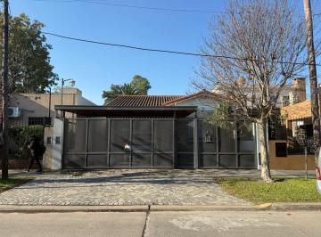 Casa · 266m² · 3 Ambientes · 2 Cocheras · Casa en Venta - Merlo Centro