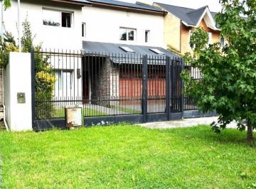 Casa · 196m² · 5 Ambientes · 2 Cocheras · Hermoso Chalet en La Florida