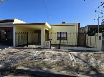 Casa · 110m² · 4 Ambientes · 1 Cochera · Venta Casa Parque Tres Ambientes Ituzaingo Lado Norte