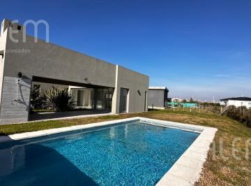 Casa · 120m² · 4 Ambientes · 2 Cocheras · Casa de 4 Ambientes en Alquiler en Canning San Felipe