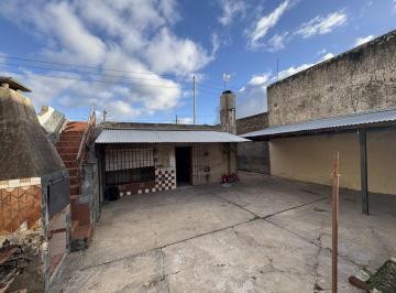 Casa · 77m² · 4 Ambientes · 1 Cochera · Lincoln 2220
