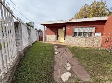 Casa · 95m² · 5 Ambientes · 1 Cochera · Malvinas 2004