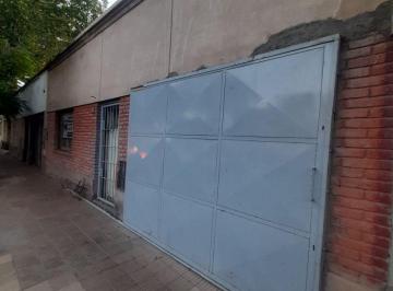 Casa · 100m² · 5 Ambientes · 1 Cochera · Casa Mixta a Reciclar 240 m² Centro San Jose