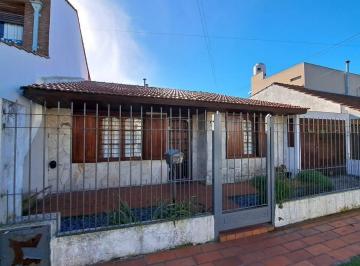 Casa · 101m² · 4 Ambientes · 1 Cochera · Casa de 4 Ambientes en Barrio San Calos
