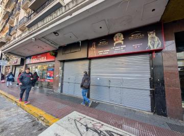 Local comercial · 400m² · 2 Ambientes · Local en Alquiler Av Rivadavia 7000