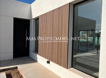 Casa · 152m² · 4 Ambientes · 5 Cocheras · Casa en Venta en 3 Dorm. en Horizontes Al Sur Canning