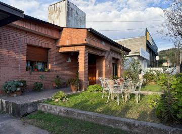 Casa · 193m² · 8 Ambientes · 3 Cocheras · Casa en Venta en Sol y Lago