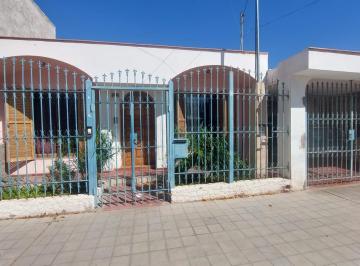 Casa · 129m² · 5 Ambientes · 1 Cochera · Casa en Venta - Calle Presidente Aramburu - Barrio Alimentación - Guaymallén