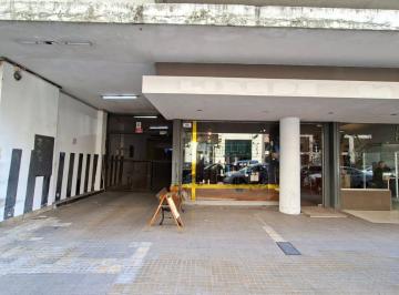 Garage · Cochera Cubierta en Edificio en 6º Piso