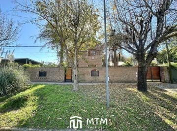 Casa · 170m² · 3 Dormitorios · 2 Cocheras · Casa en Venta Granadero Baigorria.