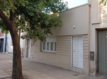 Casa · 105m² · 4 Ambientes · PH en Alta Córdoba, 2 Dorm, 2 Baños y Patio.