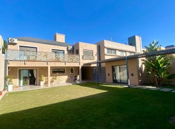 Casa · 290m² · 8 Ambientes · 2 Cocheras · Casa - Jardin Claret