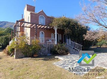 Casa de 8 ambientes, Los Molles · Dos Propiedades Mas Quincho Sobre 10.400 m²