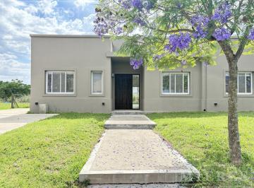 Casa · 185m² · 4 Ambientes · 2 Cocheras · Casa en Venta Sobre Lote Interno en Barrio Vistas Puertos
