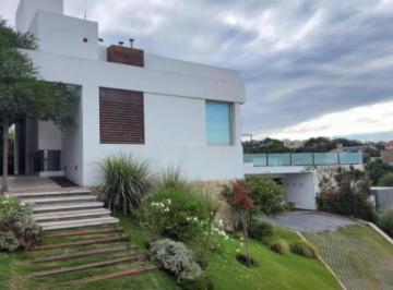 Casa · 352m² · 8 Ambientes · 2 Cocheras · Casa en Venta - 4 Dorm. 4 Baños - Córdoba