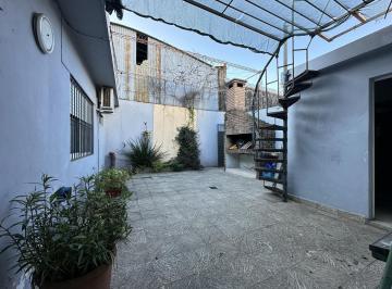 PH · 84m² · 2 Ambientes · Casa Interna Única de 1 Dormitorio con Patio y Vestidor