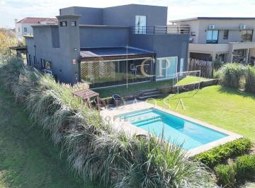 Casa · 265m² · 6 Ambientes · Casa Grande en El Naudir