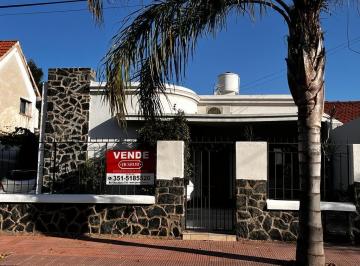Casa · 150m² · 2 Dormitorios · 2 Cocheras · Casa en Venta de 2 Dorm. en Villa Cabrera, Impecable, Apta Crédito