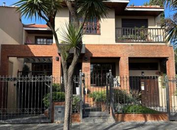 Casa 252m² Venta Centro - Zona 4 · Chalet en Excelente Ubicacion en Venta