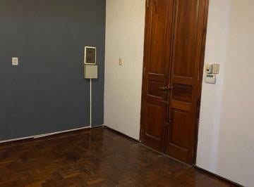 Casa · 191m² · 6 Ambientes · 2 Cocheras · Casa en Alquiler de 4 Dorm. y Cochera.