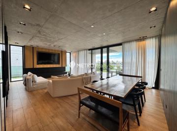 Casa · 350m² · 8 Ambientes · Casa Amoblada en Alquiler con 4 Habitaciones a La Laguna en Barbarita Tigre