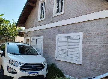 Casa de 4 ambientes, Esteban Echeverría · Amplio Duplex con Entrada Para un Auto y Patio Interno.