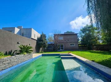 Casa · 210m² · 8 Ambientes · Venta Casa Cuatro Dorm. en Lomas de Alberdi
