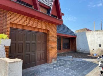 Casa de 5 ambientes, Lomas de Zamora · Alquila - Vende Hermoso Chalet