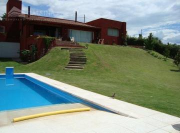 Casa · 230m² · 2 Dormitorios · 2 Cocheras · Casa Alquiler Villa Allende Golf