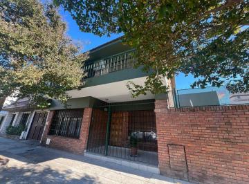 Casa · 200m² · 5 Ambientes · 2 Cocheras · Casa en Ramos Mejia