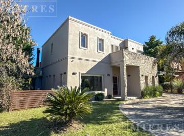 Casa · 300m² · 6 Ambientes · 2 Cocheras · Casa en Alquiler en La Montura