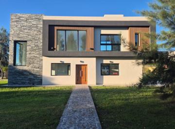 Casa · 250m² · 6 Ambientes · Alquiler Anual Casa 6 Amb - El Principado, Canning
