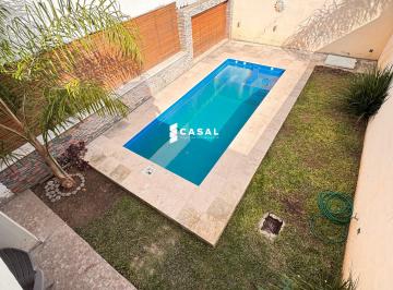 Casa de 3 ambientes, Córdoba · Lomas del Chateau - Apto Crédito - Duplex 3 Dorm. - Patio - Cochera
