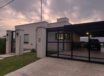 Casa · 153m² · 3 Ambientes · 1 Cochera · Casa en Venta en Pergamino con Patio y Pileta